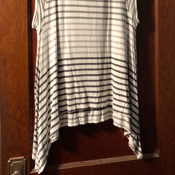 Flowing shirt - Picture 3 of 3